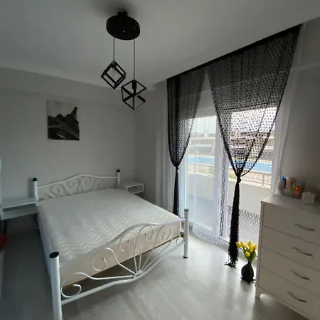 Zirve Emlak 아파트 *